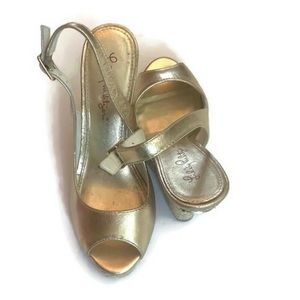 Lilly Pulitzer Gigi Wedge size 7M Gold Metallic